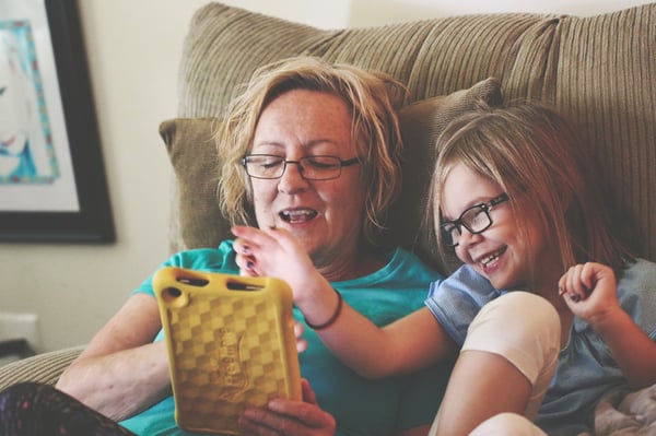 women_and_girl_using_tablet